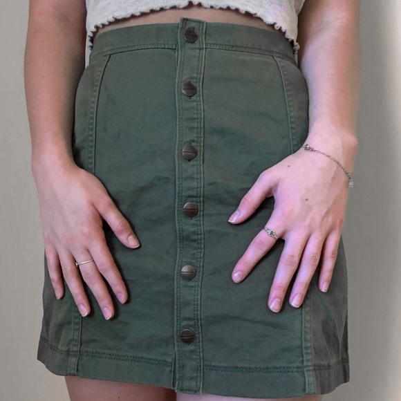 HOLLISTER khaki button-up skirt - Picture 2 of 4